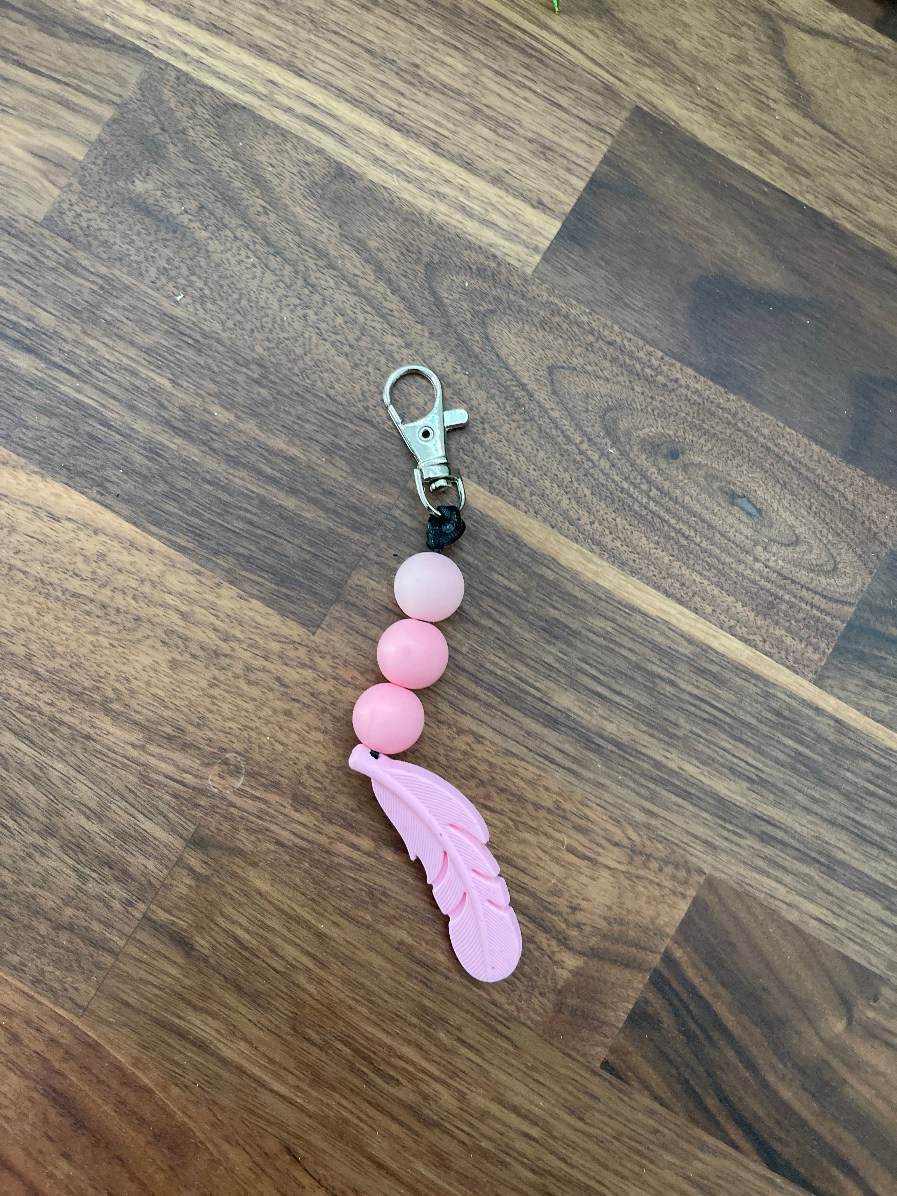 Zipper pulls
