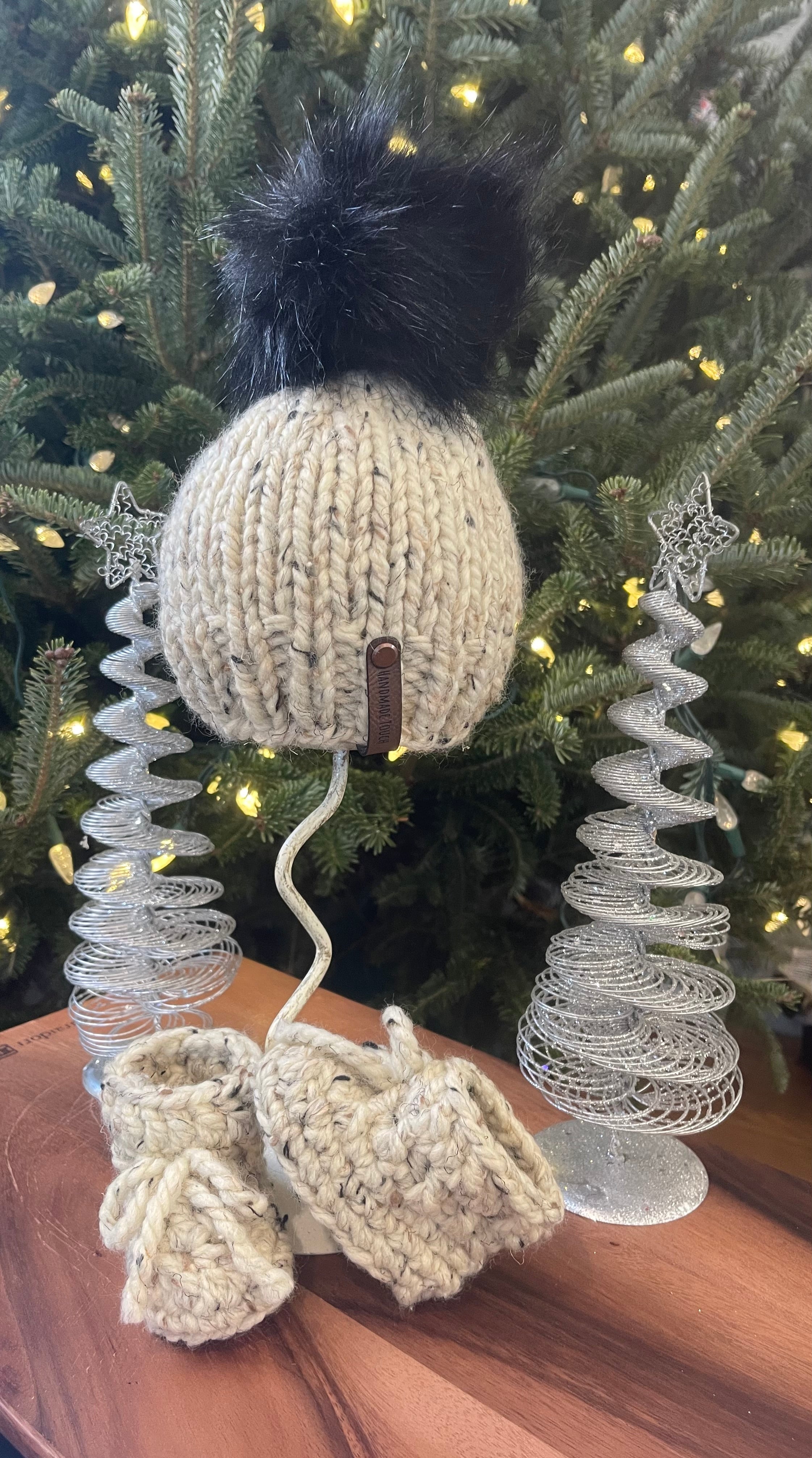 Knitted newborn sets