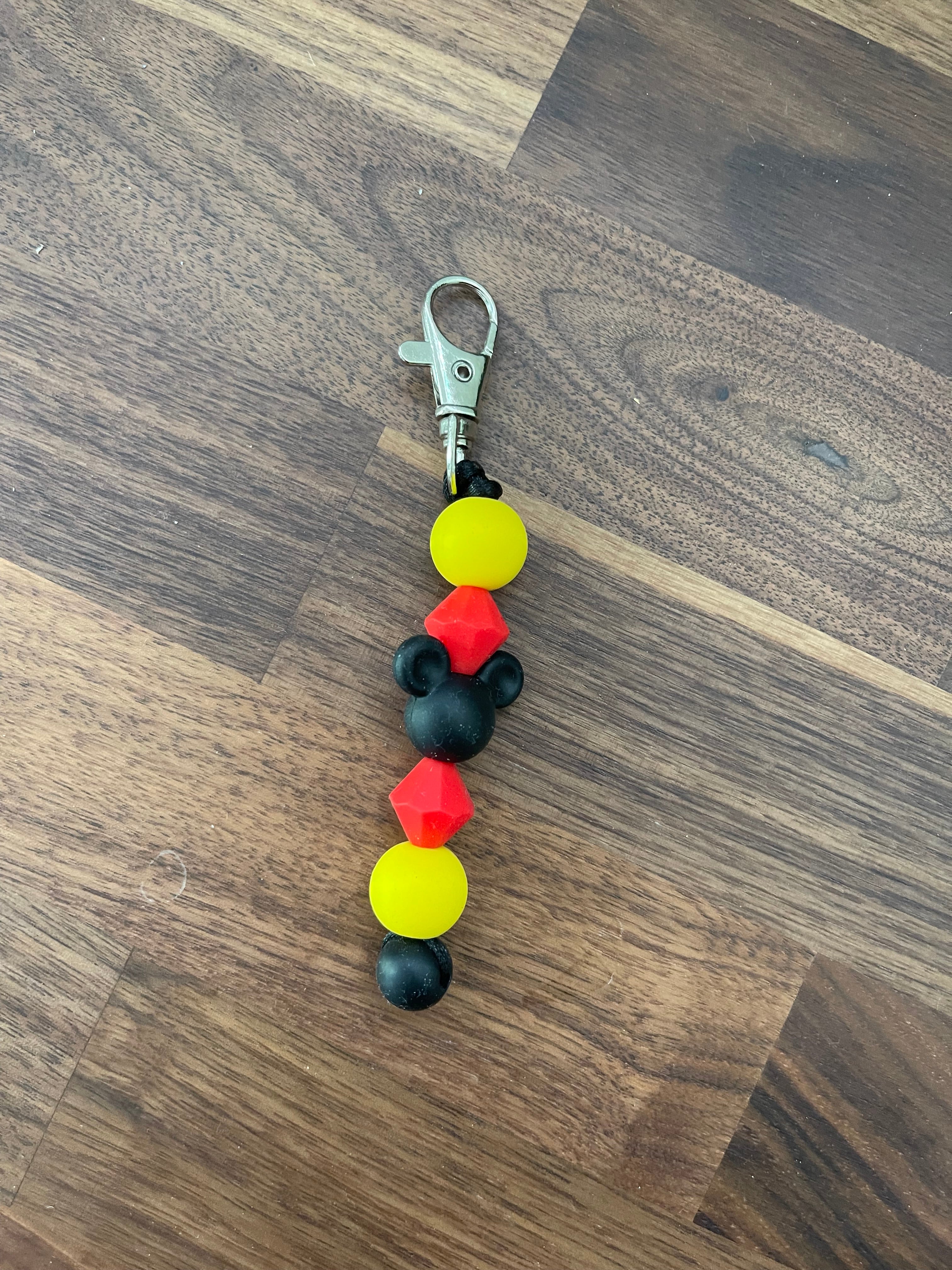 Zipper pulls