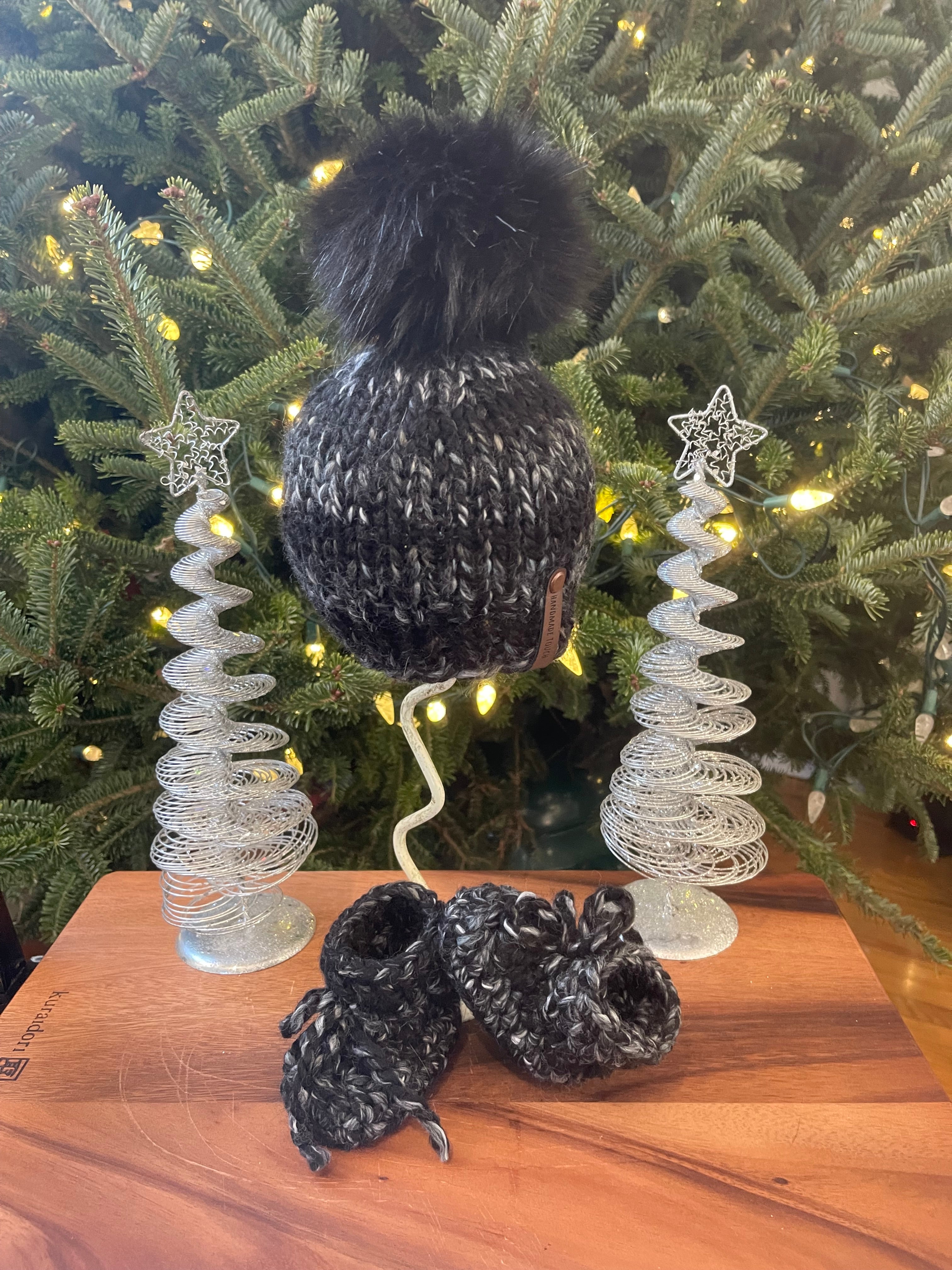 Knitted newborn sets